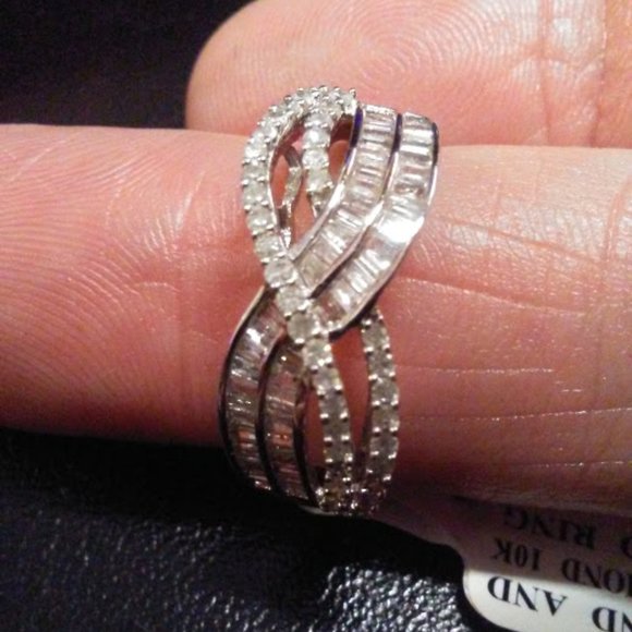 10k Plumb W. G. Diamonds Cross Over Band Ring 8 - Picture 8 of 12